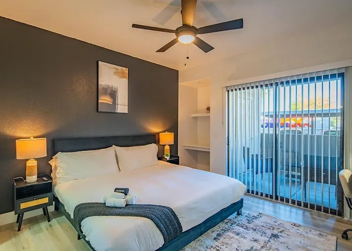 Cozy 1bd Kingbed With Pool Hot Tub Gym Parking Apartment