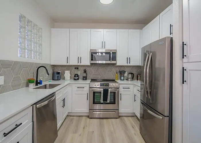 Cozy 1bd Kingbed With Pool Hot Tub Gym Parking Glendale