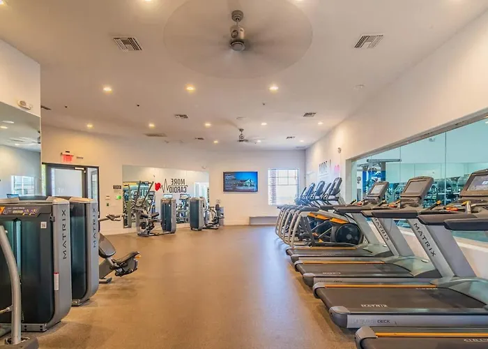 Cozy 1bd Kingbed With Pool Hot Tub Gym Parking Apartment