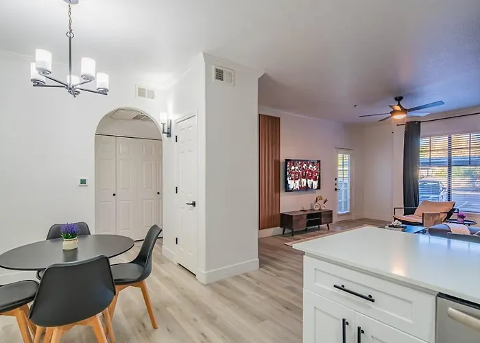 Cozy 1bd Kingbed With Pool Hot Tub Gym Parking Glendale