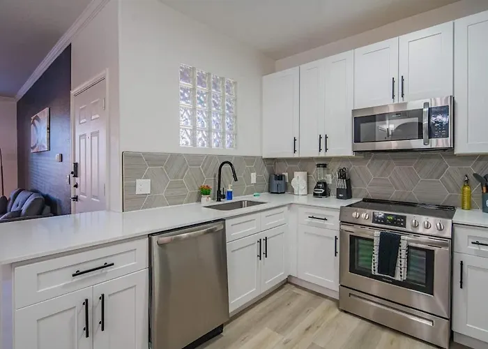 Cozy 1bd Kingbed With Pool Hot Tub Gym Parking Apartment *